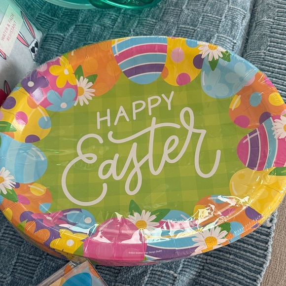 Easter Bunny Tablecloth, Easter Paper Plates and Fun Easter Items New - Picture 5 of 11